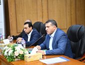 محافظ قنا: تكثيف الجهود للانتهاء من إجراءات طلبات المواطنين بملف التقنين