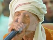 العمر لا يقف أمام تحقيق الأحلام.. الشيخ عوض أكبر متسابق فى دولة التلاوة (فيديو)