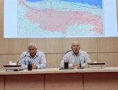 وزير النقل ومحافظ مطروح يلتقيان مشايخ القبائل لبحث تطوير خط سكة حديد