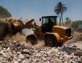 إزالة 12 حالة تعد على أملاك الدولة والزراعة بنجع حمادى فى قنا