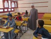 رئيس منطقة سوهاج الأزهرية يتفقد امتحانات الدور الثاني للنقل