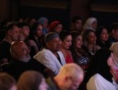 صلاح عبد الله وعصام كاريكا يحضران مسرحية الساحل الشرير