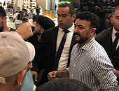 استقبال جماهيري للفنان أحمد العوضي داخل مول طنطا.. فيديو