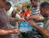 فيها حاجة حلوة.. شباب الدقهلية يوزعون عصائر ومياه بسبب ارتفاع الحرارة (فيديو)