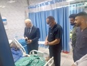 واصل عمله رغم مرضه.. مدير صحة القليوبية يكرم طبيب الرعاية المركزة بمستشفى بهتيم