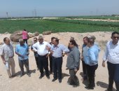 محافظ سوهاج يتفقد بدائل إنشاء مقابر جديدة بطهطا ويعاين مزرعة الصرف الصحي بنزلة عمارة