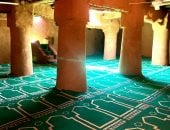 "عين علم" أغرب وأقدم مسجد فى بلاط بالوادى الجديد.. حارس ذاكرة التراث الإسلامى وجسد روح العمارة الواحاتية القديمة.. وتصميمه متوافق مع البيئة الصحراوية وتم ترميمه ضمن مشروع إنقاذ المدينة التاريخية العتيقة.. صور