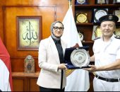 محافظ الوادى الجديد تكرم مدير إدارة المرور السابق تقديرا لجهوده خلال فترة عمله