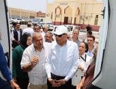محافظ جنوب سيناء يتفقد سيارة المركز التكنولوجى المتنقلة بمدينة الطور