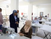 محافظ الوادي الجديد تتفقد بدء التشغيل التجريبي لأول مصنع لإنتاج شكائر زماط النخيل