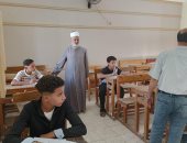 رئيس سوهاج الأزهرية يتفقد امتحانات الدور الثاني للشهادتين الابتدائية والإعدادية