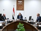 رئيس الوزراء يناقش مقترحات نقل ملكية عدد من الشركات القابضة وشركاتها التابعة