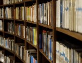 مكتبات وخوارزميات.. شركة أمريكية تتلف الكتب لتدريب الذكاء الاصطناعى