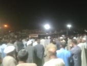 أهالي عزبة محمد يوسف بالفيوم يشيعون جنازة 3 من أبناء القرية غرقوا بشاطئ بمطروح.. صور