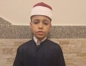 لجنة تحكيم دولة التلاوة تقبل يد طفل من المنيا بعد إبهاره الجميع.. فيديو