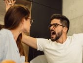 كيف تكتشفين السلوك العدواني لدى زوجك؟.. 5 تصرفات تهدد استقرار العلاقة 