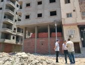 السكرتير العام المساعد بالدقهلية يفحص حالات البناء وإزالة المخالفات في طلخا