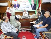 محافظ المنوفية يلتقى بأكثر من 150 مواطنا لبحث شكواهم وتلبية مطالبهم
