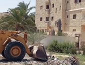 مجلس مدينة العريش يكثف حملات النظافة ويواصل رفع تراكمات القمامة 