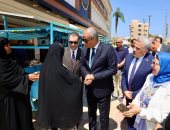 محافظ كفر الشيخ يشهد تسليم معدات حديثة لتجهيز وتداول الأسماك لـ27 سيدة