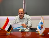 رئيس مياه القناة يتابع اختبارات تسوية أوضاع العاملين الحاصلين على مؤهلات