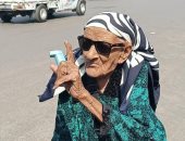 واحد من الناس يفي بالوعد.. الحاجة سيدة 96 عاماً تؤدي العمرة بعد استجابة عمرو الليثي