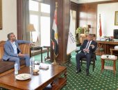 رئيس الأعلى للإعلام يستعرض فرص الاستثمار خلال لقائه وفد شركة ميدل إيست الهندية
