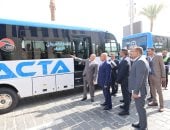 النقل تدشن 10 مينى باصات لربط حدائق وزهرة العاصمة بالقطار الكهربائى الخفيف
