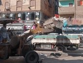 رفع تجمعات القمامة من 4 مواقع بالجيزة بعد رصد شكاوى المواطنين.. صور