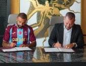 محمد صلاح يوقع عقود انتقاله لـ طرابزون سبور