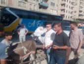 ضبط عربة كارو أثناء إلقائها مخلفات رتش بشارع ترعة المريوطية بالهرم