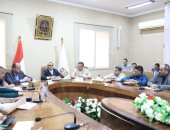محافظ الوادي الجديد تبحث الاستعدادات لتنظيم المعرض الزراعي فى نسخته الثالثة