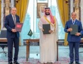 العالم هذا المساء.. السعودية وتركيا وباكستان يوقعون اتفاقية دفاع مشترك فى مكة المكرمة.. انفجار يستهدف مقر أكبر متجر الكترونى فى موسكو.. وحملة مقاطعة تضرب فيلم سبايدرمان بسبب جرائم الاحتلال فى غزة