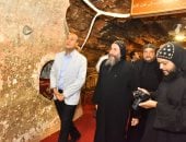 «الدير المعلق» بجبل أبنوب.. أحد مقاصد السياحة الدينية بأسيوط