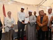 محافظ جنوب سيناء يسلم رخص إشغال المرحلة الأولى من مخازن وهناجر الرويسات