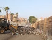 رفع مخلفات الرتش بعدة شوارع بأحياء الجيزة استجابة لشكاوى المواطنين.. صور