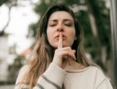 5 أبراج حدسها أقوى من جهاز كشف الكذب.. برج العقرب ما بيفوتوش تفصيلة