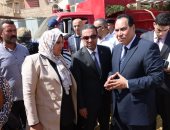 محافظ المنوفية يتفقد ميدانياً حريق منفذ بيع وتعبئة مواد البناء والدهانات بأجهور الرمل