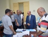 مدير تعليم سوهاج يتابع أعمال رصد وتجميع درجات الدور الثاني للإعدادية