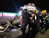 إصابة 17 شخصًا في تصادم ميكروباص وسيارة نقل بالصحراوي الشرقي