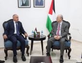سفير مصر في رام الله يلتقي رئيس الوزراء الفلسطيني لبحث آخر التطورات