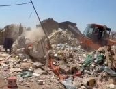 غلق وإزالة مخازن الفرز والخردة بشارعى الإخلاص وعادل إمام بالطالبية.. صور
