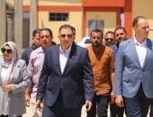محافظ دمياط يتفقد مشروعات «حياة كريمة» بكفر البطيخ وكفر سعد 