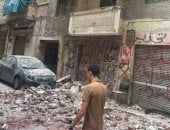 تهشم سيارة في انهيار شرفة عقار بمحرم بك الإسكندرية 