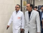 محافظ سوهاج يزور الطفل «محمود شادى» ويوجه بنقله فورا لتلقى العلاج