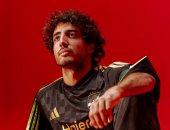 الأهلي يكشف النقاب عن القميص البديل ..شاهد بالصور