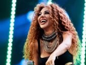 ميريام فارس تشعل حفلها في مالمو وتخضع لجلسة تصوير على البحر (فيديو)
