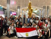 بالورود والطبل البلدى.. استقبال حافل لبعثة منتخب ناشئات اليد.. صور وفيديو