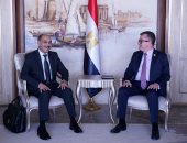 وزير التخطيط يبحث سبل التعاون مع الرئيس التنفيذى لوكالة الفضاء المصرية