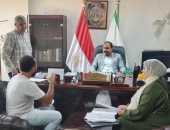 رئيس حى العجوزة يبحث شكاوى ومطالب المواطنين خلال اللقاء الأسبوعى.. صور
